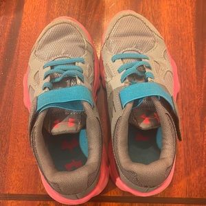 Girls size 11 tennis shoes